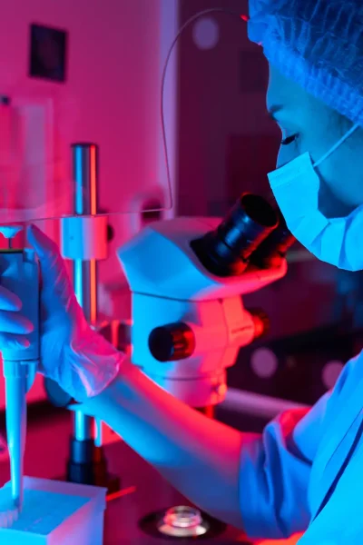 envato_female-embryologist-pipetting-samples-under-dramat-2026-03-10-04-50-53-utc